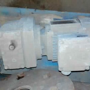 SEW-EURODRIVE 8A77 R37 DT71 D4